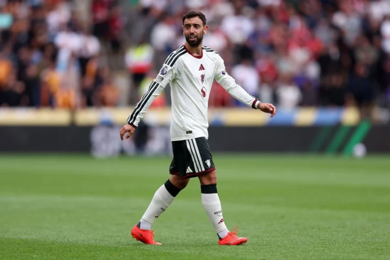Tony Cascarino Criticizes Bruno Fernandes Following Manchester United’s Opening Loss to Hull City