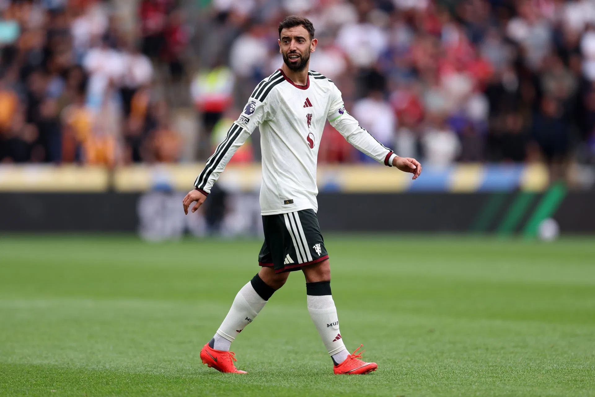 Tony Cascarino Criticizes Bruno Fernandes Following Manchester United’s Opening Loss to Hull City