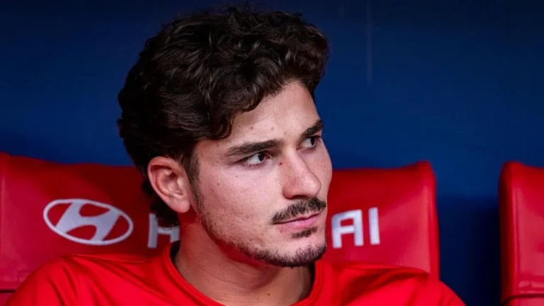 Julian Alvarez Transfer Saga: Arsenal and Barcelona Wait on Atletico Madrid Standoff