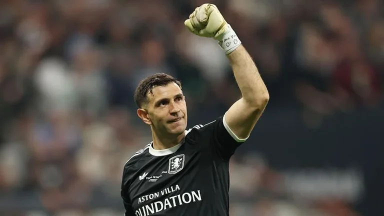 Chelsea Agree £7.5m Deal for Aston Villa Goalkeeper Emiliano Martinez