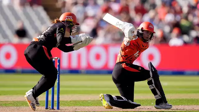 Phoebe Litchfield Smashes Record Fifty as Sunrisers Leeds Keep Playoff Hopes Alive