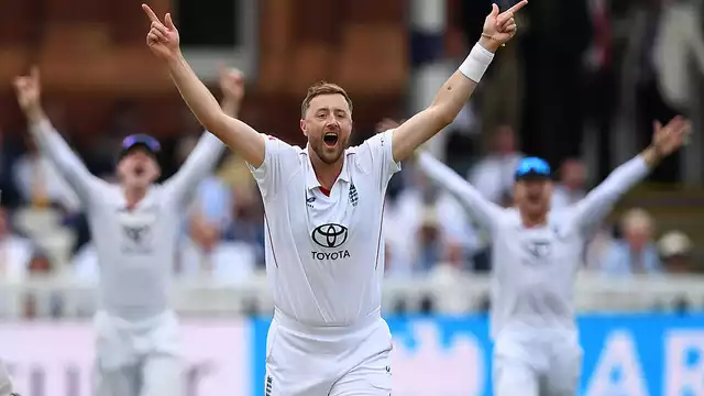 England Seize Control at Lord’s as Pace Duo Dismantles Pakistan