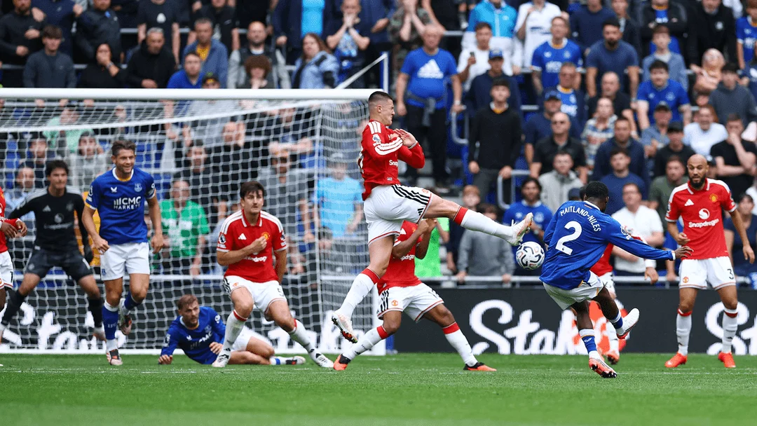 Ainsley Maitland-Niles Scores Dramatic Late Equalizer to Secure Everton Draw Against Manchester United