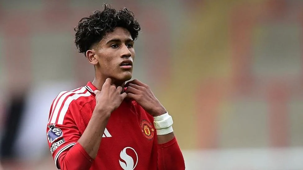 Manchester United in Crisis Talks to Keep Teen Prodigy