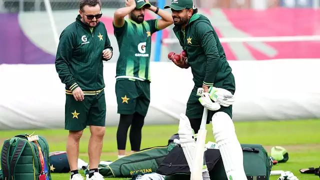 Mike Hesson Ready to Consider Full-Time Role as Pakistan Test Coach